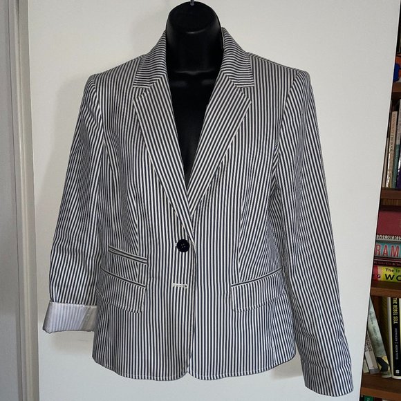 𝅺Nine West Pin Striped Blazer Size 8 - Picture 1 of 3